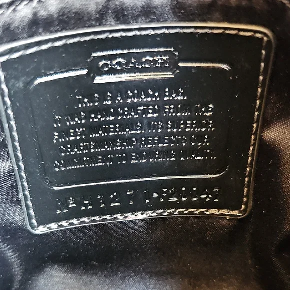 Coach NWOT Poppy Daisy Liquid Leather Tote Shoulder Bag - Picture 11 of 11